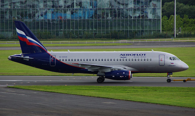 Вылеты сразу трех самолетов Sukhoi Superjet 100 задержаны по техническим причинам