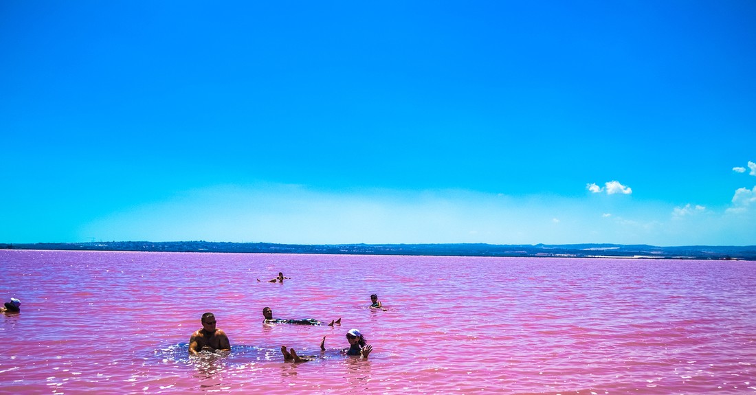 На испанском курорте туристам грозит штраф в €600 за купание в озерах